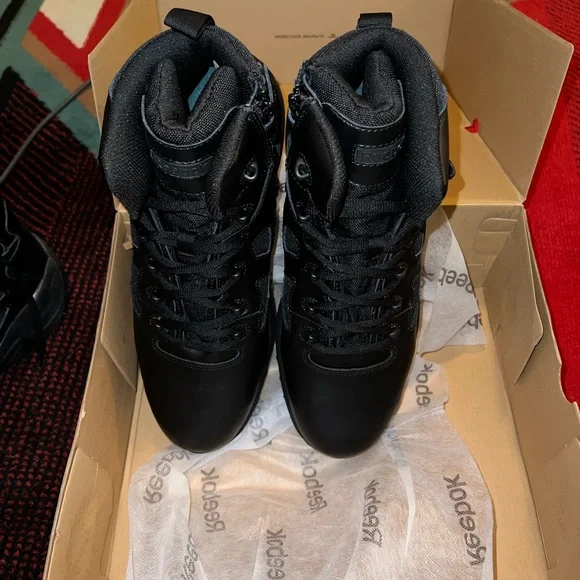 Never worn Reebok work boots - Picture 3 of 4